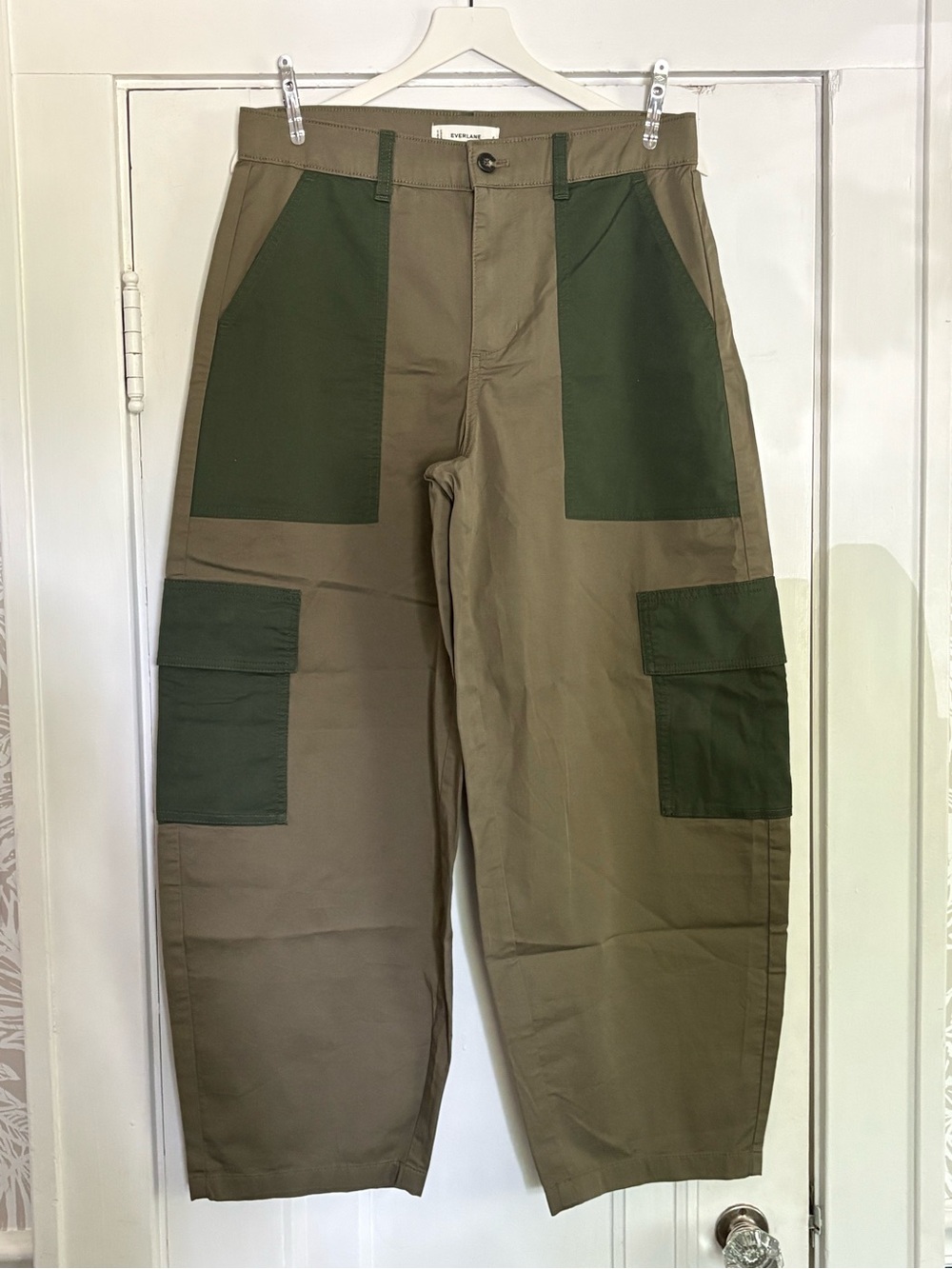 EVERLANE NWOT The Utility Cargo Pant Barrel Leg Colorblock KALAMATA / DUFFEL BAG - Picture 7 of 14